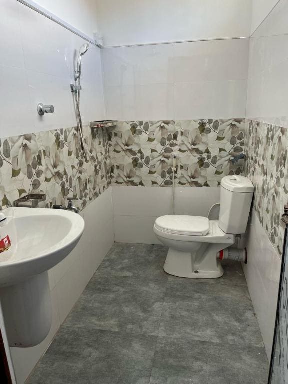 Family Room with Bathroom room - Image 2