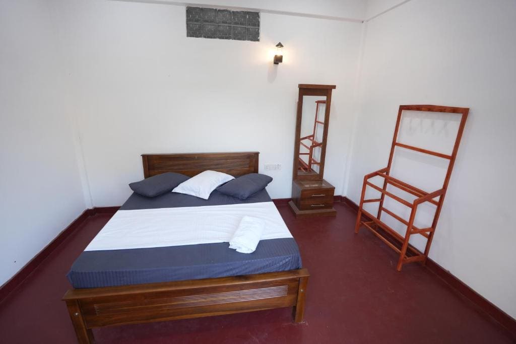 Standard Single Room with Shared Bathroom room - Image 1