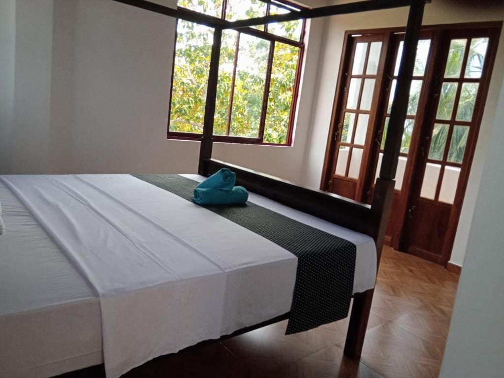 Queen Room with Balcony room - Image 2