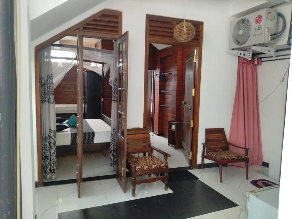 Standard Family Room room - Image 2