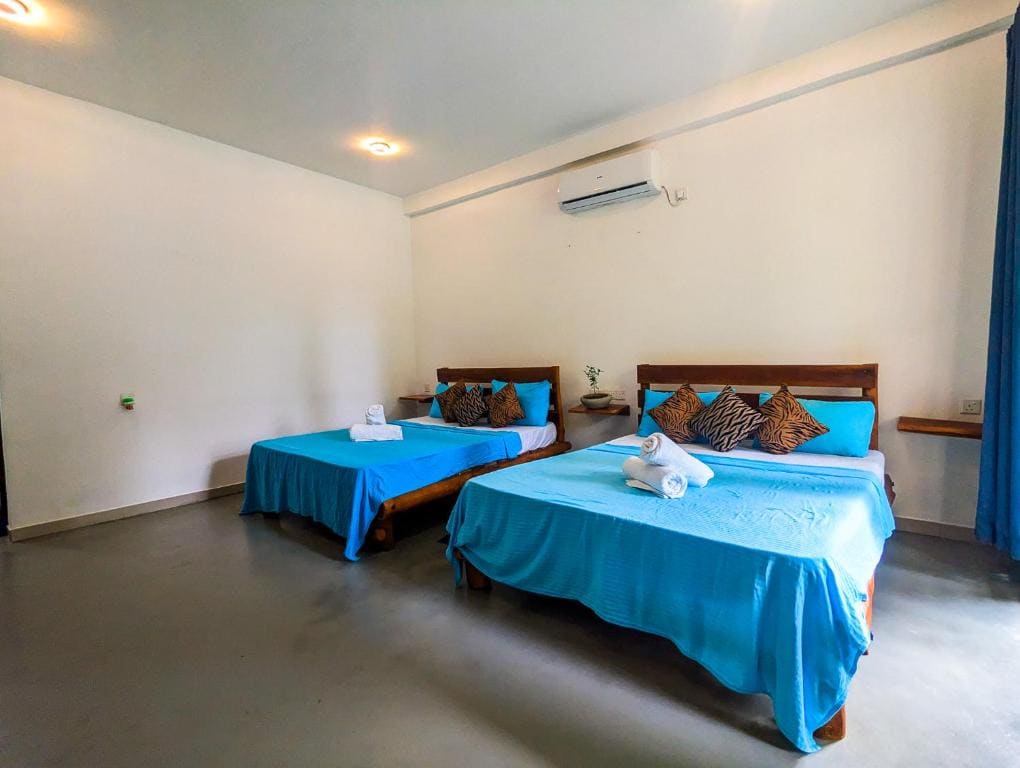 Classic Quadruple Room room - Image 2