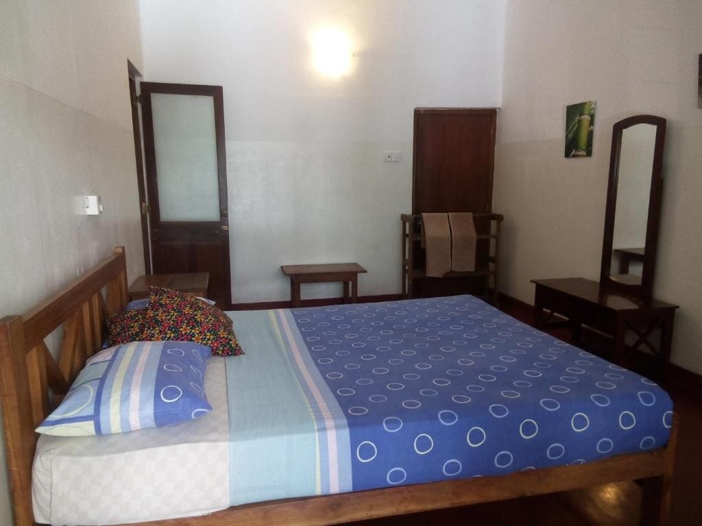 Single Room with Private Bathroom room - Image 1