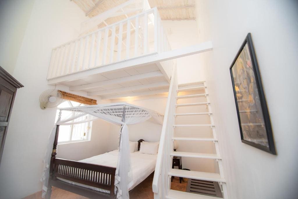 Standard Family Room room - Image 2