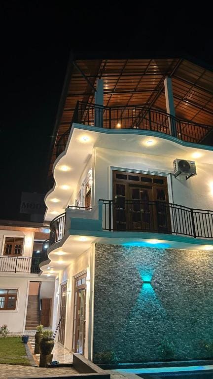 Double Room with Balcony room - Image 3