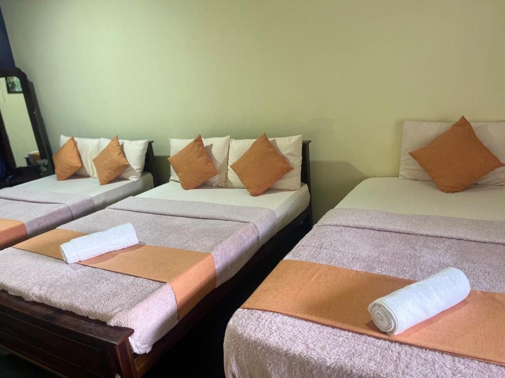 Deluxe Family Room room - Image 1