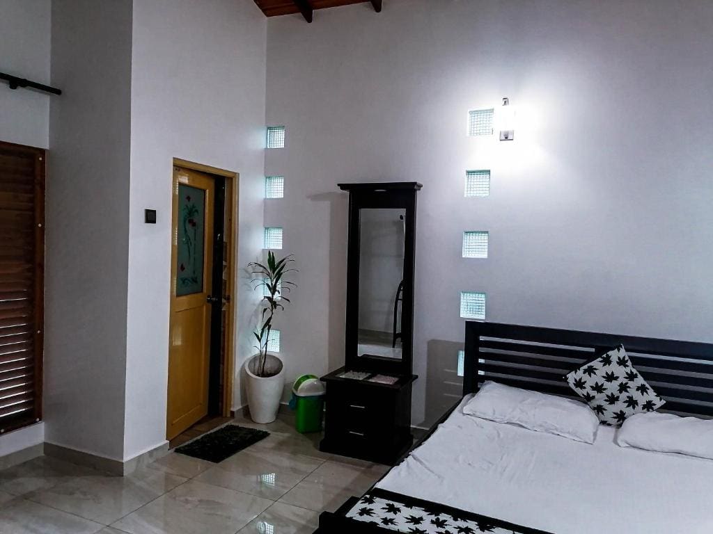 Budget Double Room room - Image 3