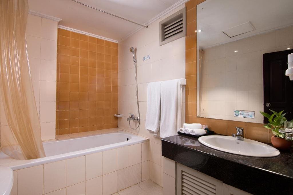 Deluxe Quadruple Room room - Image 3
