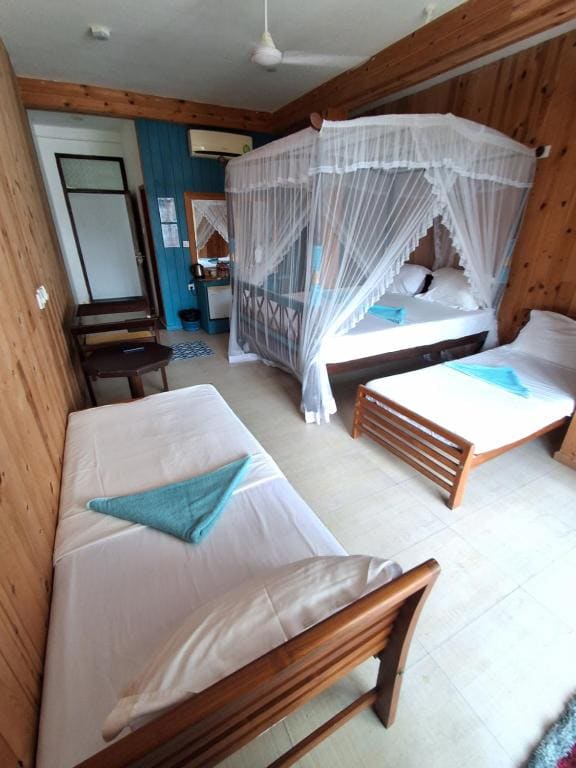 Deluxe Family Suite room - Image 2