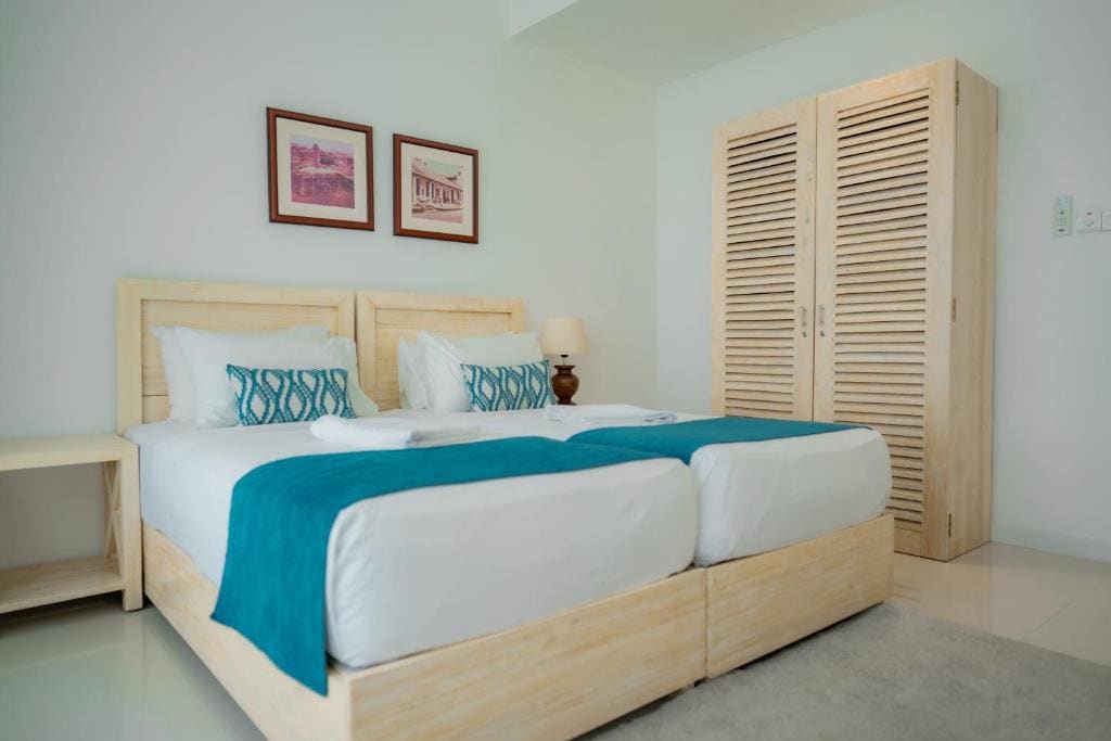 Three-Bedroom Apartment with Partial Ocean View room - Image 1