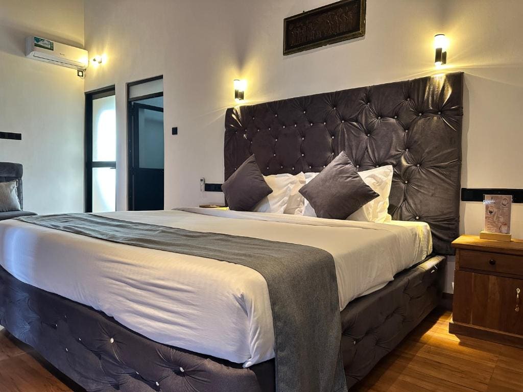 Deluxe Family Room room - Image 1