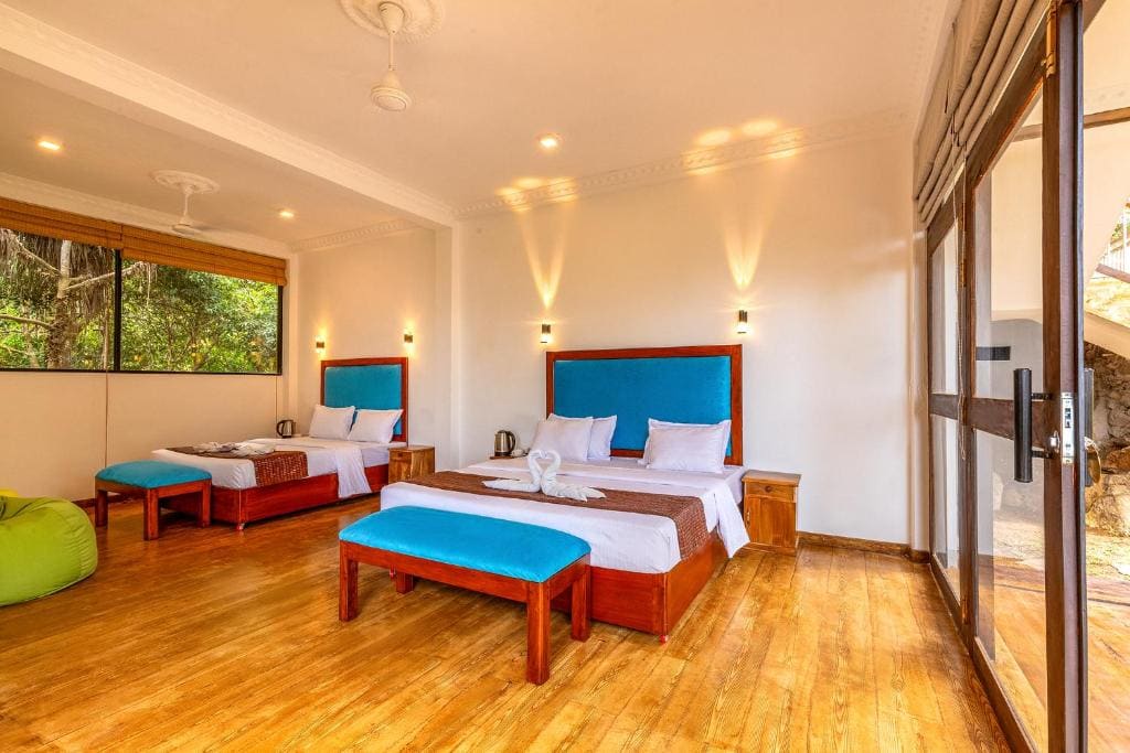 Deluxe Family Room room - Image 2