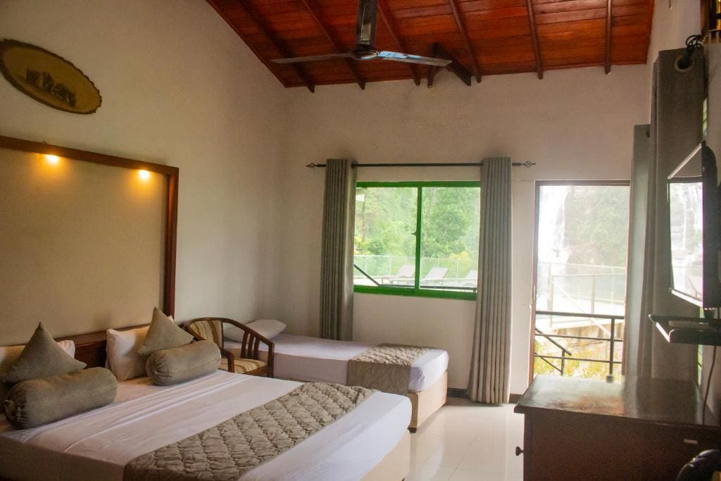 Deluxe Triple Room room - Image 1