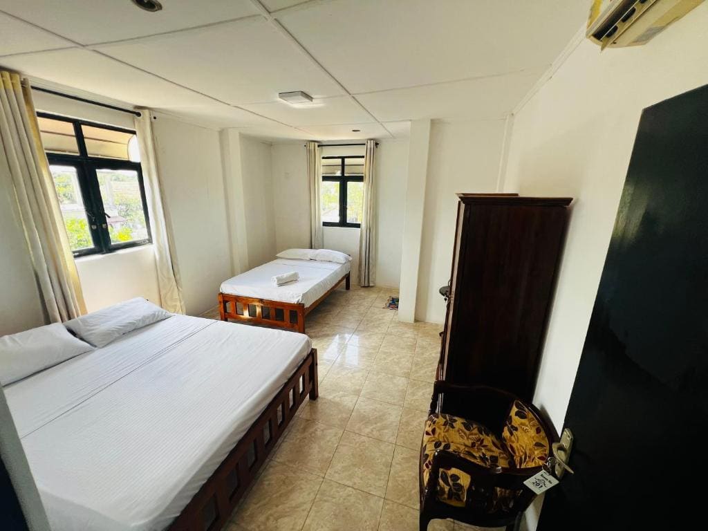 Budget Triple Room room - Image 2