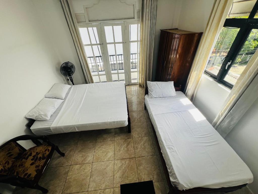 Budget Triple Room room - Image 3