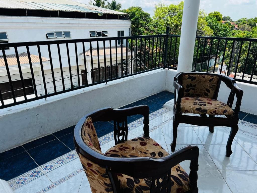 Double Room with Balcony room - Image 2