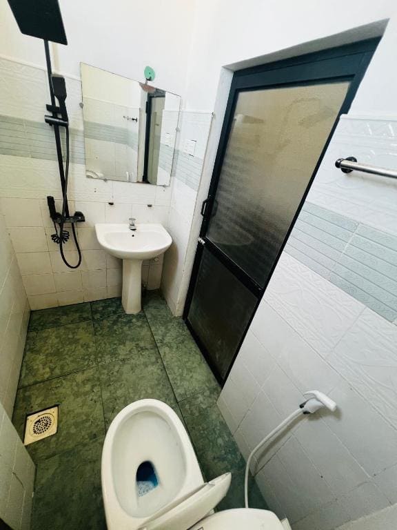 Double Room with Private Bathroom room - Image 3