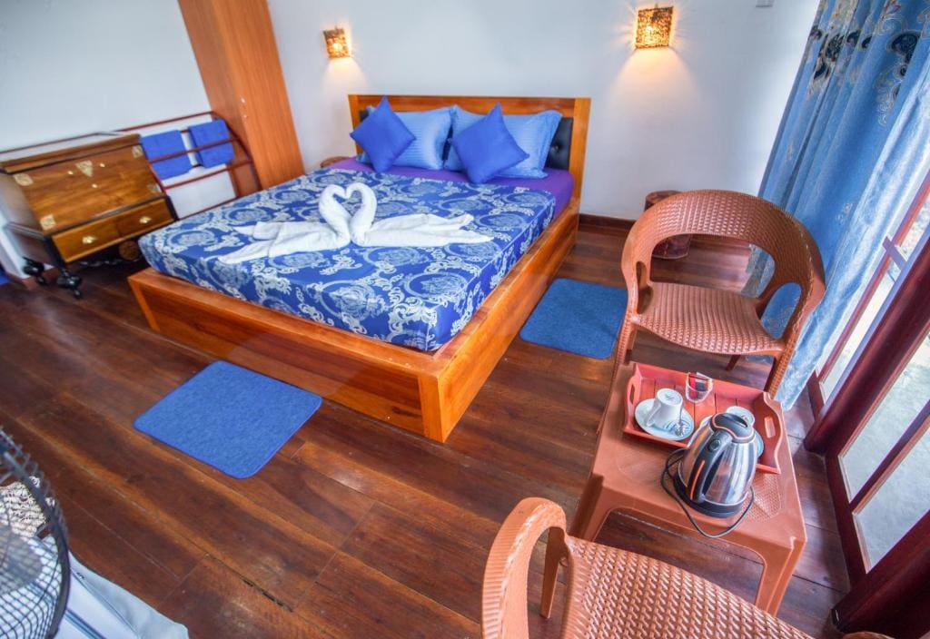 Deluxe Double Room with Balcony & Ella Rock View room - Image 2