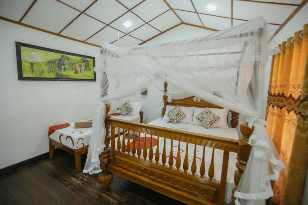 Standard Triple Room room - Image 1