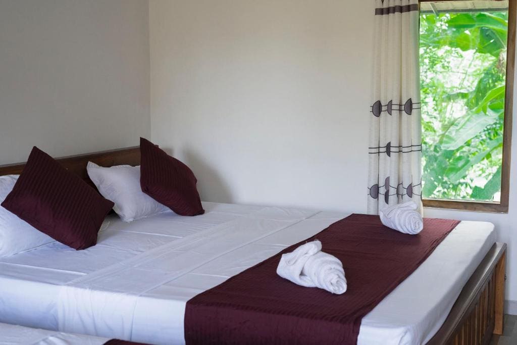 Double Room with Lake View room - Image 1