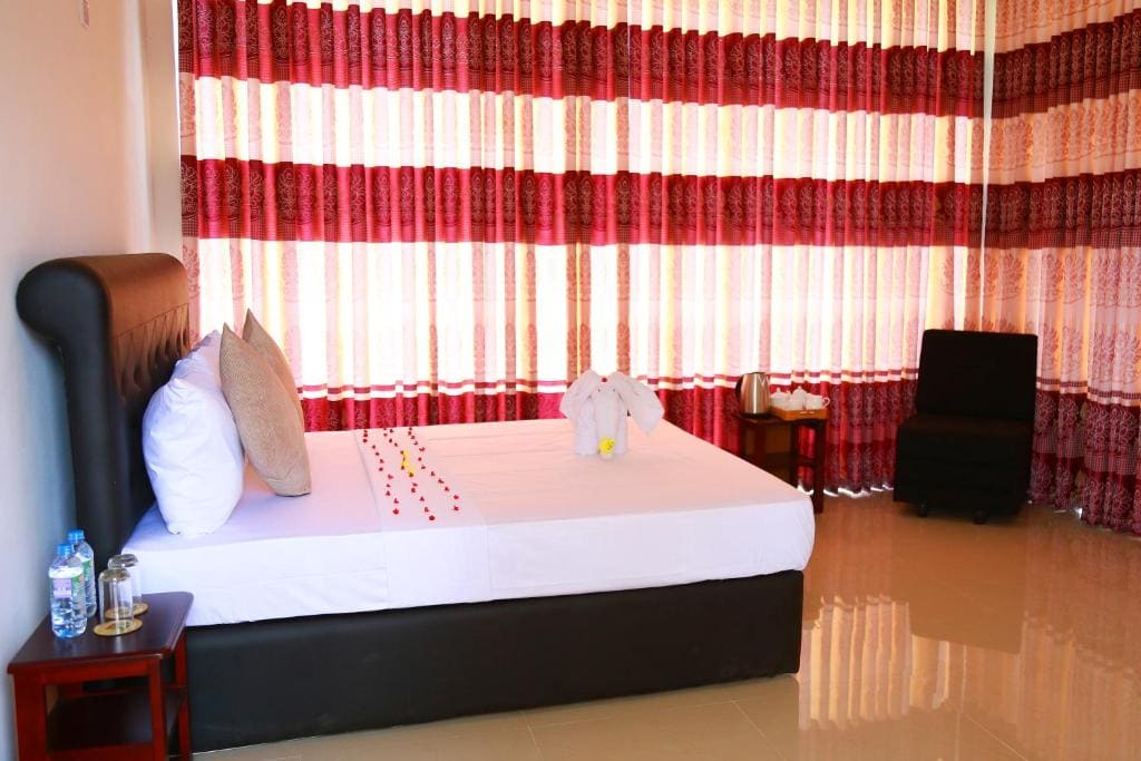 Deluxe Single Room with Balcony room - Image 2