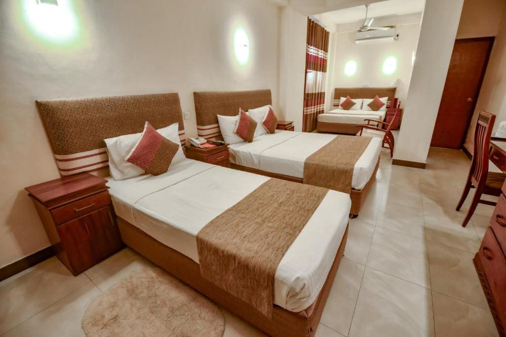 Family Room room - Image 2