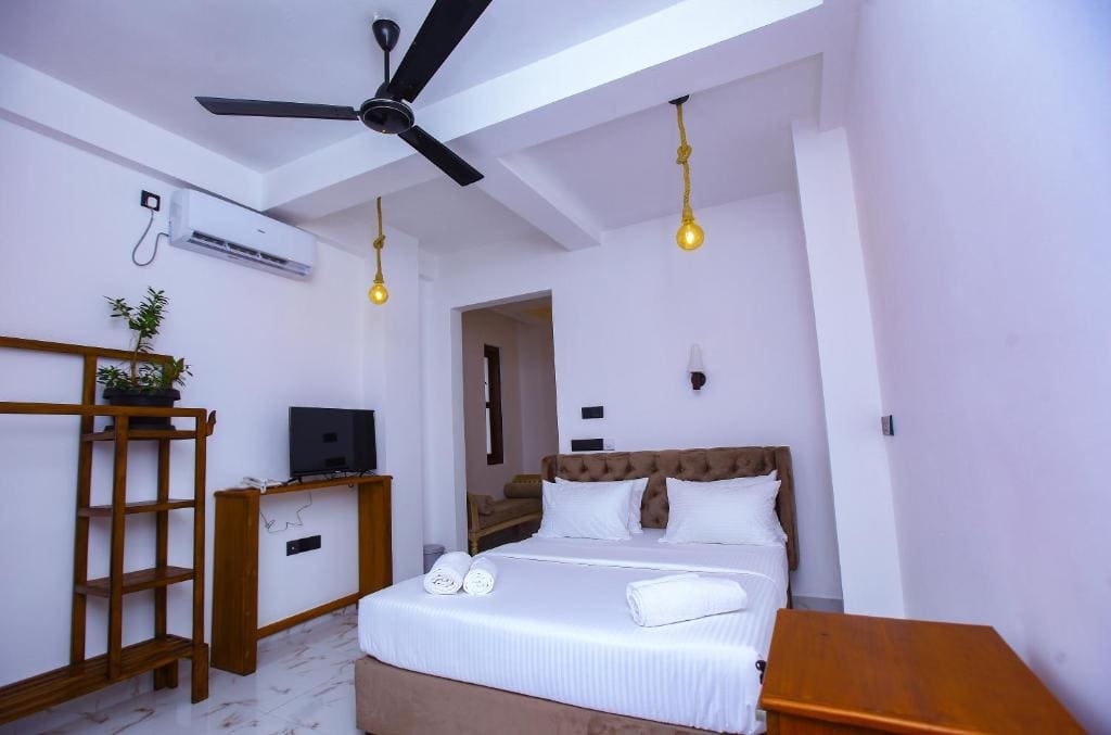 Deluxe Double Room with Sea View room - Image 3