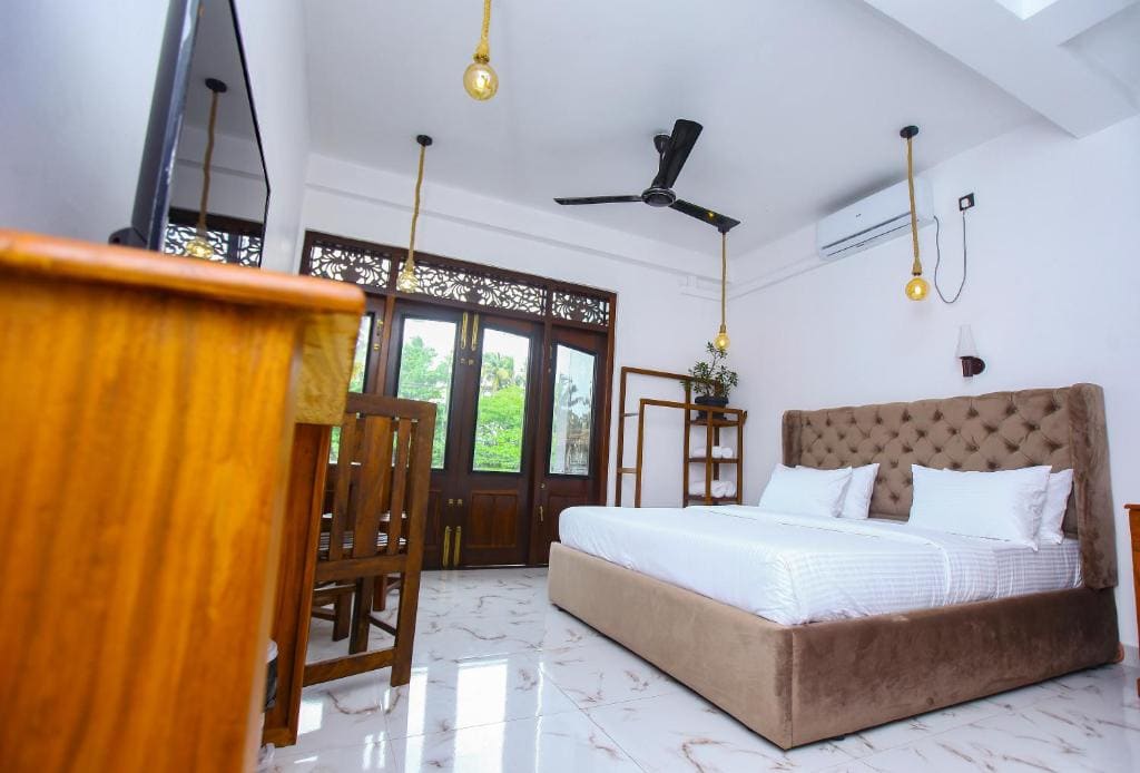 Deluxe Family Room room - Image 3
