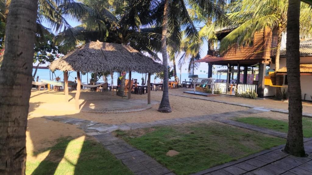 Deluxe Double Room with Sea View room - Image 3