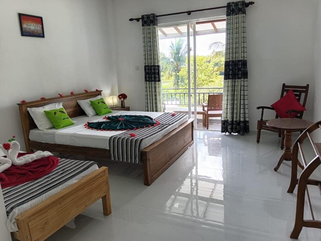 Deluxe Family Room room - Image 1