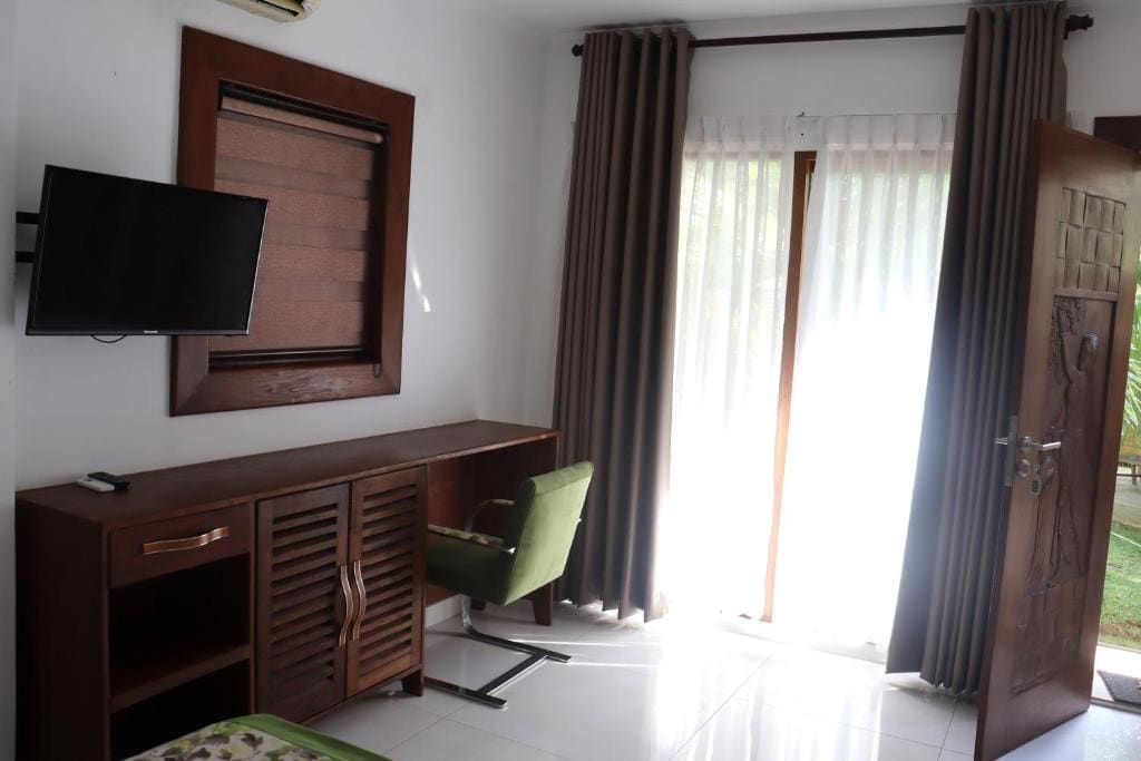 Deluxe Twin Room room - Image 2