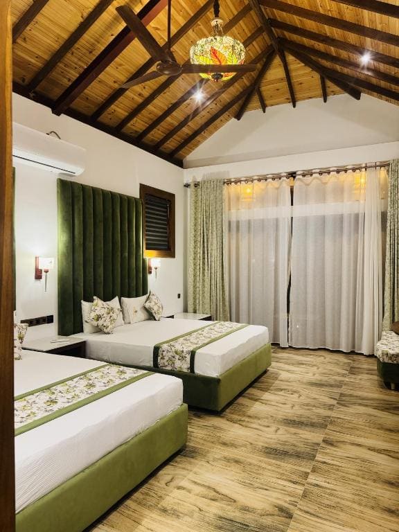 Family Suite with Balcony room - Image 2