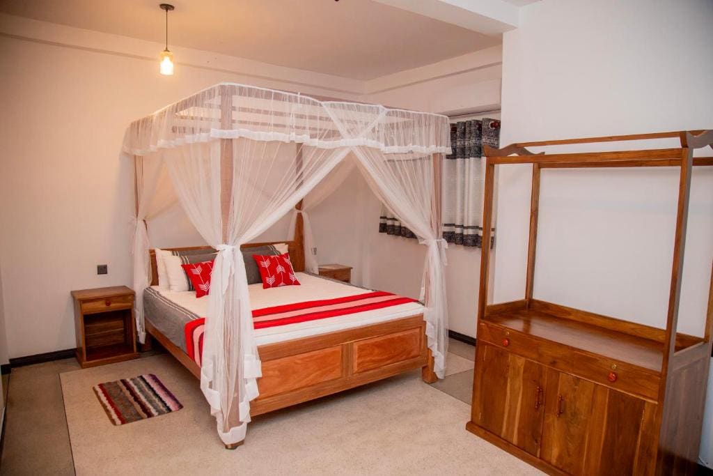 Deluxe One-Bedroom Apartment room - Image 1