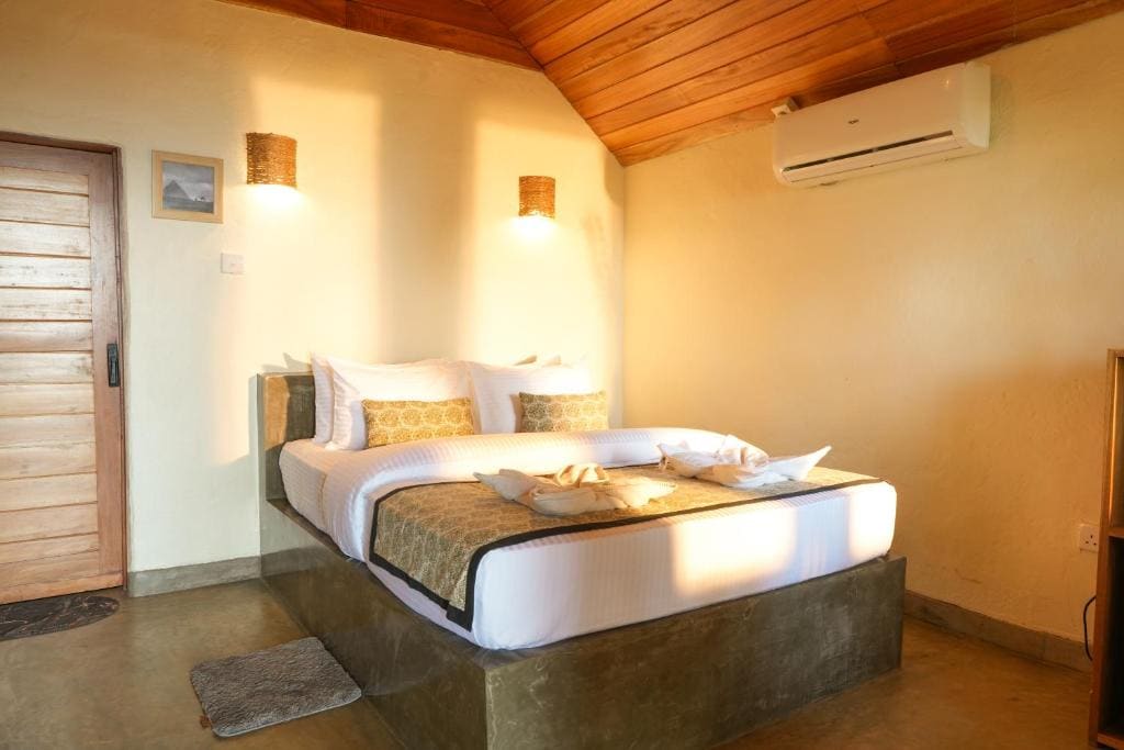 Deluxe Double Room with Sea View room - Image 3