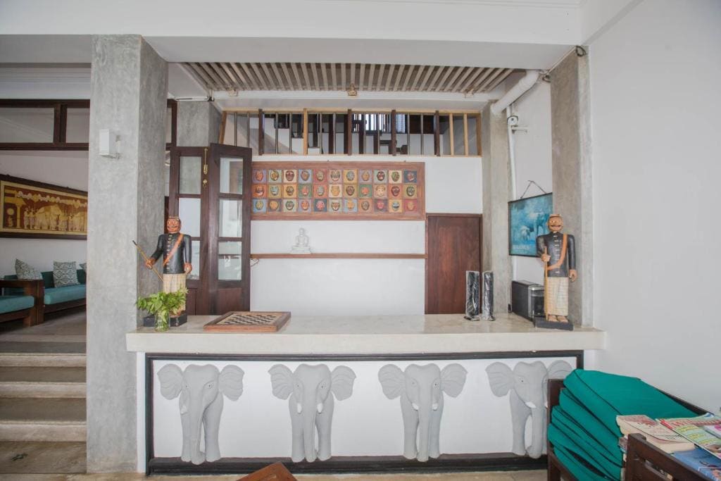 Spend the Day Package - (9 AM - 5 PM) - Pool use, Lunch & Evening Tea or Coffee room - Image 2