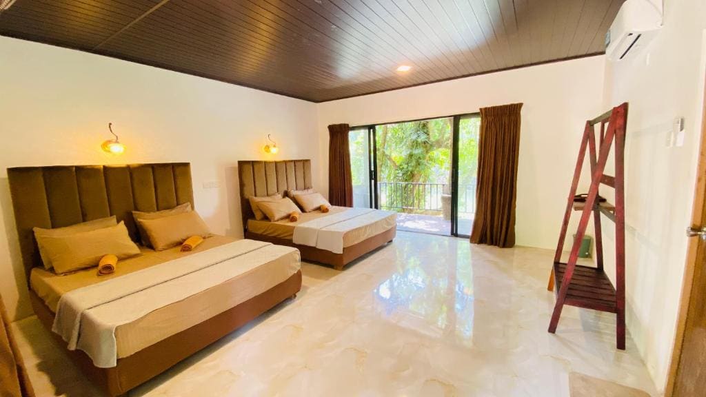 King Suite with Balcony room - Image 3