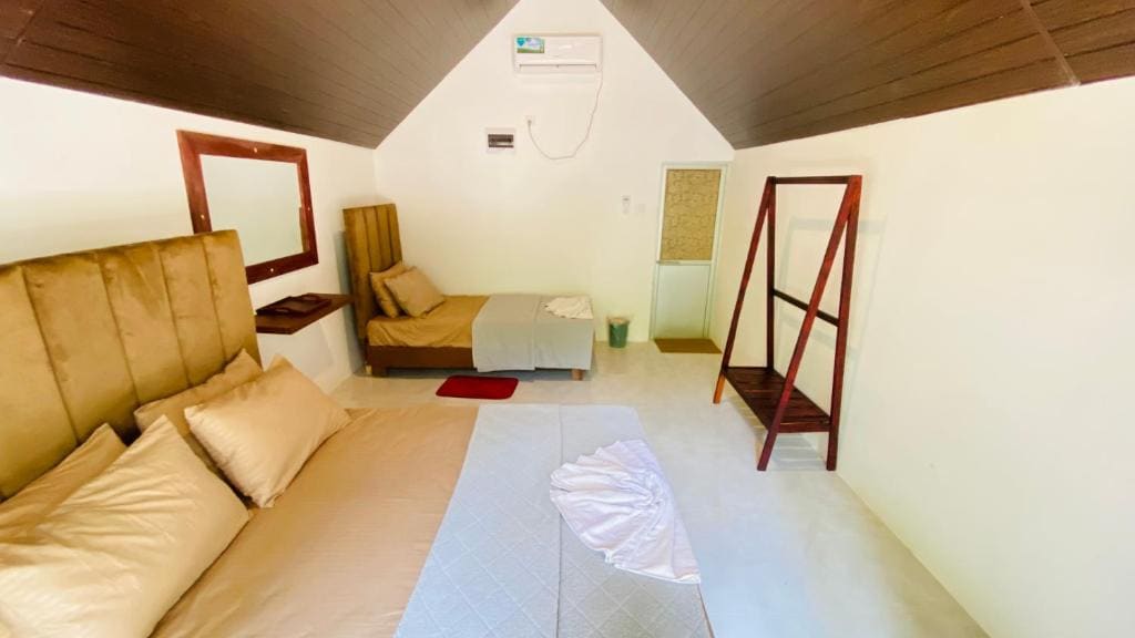 Deluxe Single Room with Balcony room - Image 3