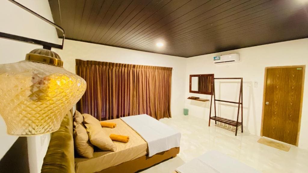 King Suite with Balcony room - Image 2