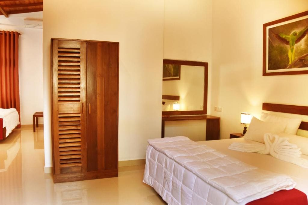 Deluxe Family Room room - Image 1