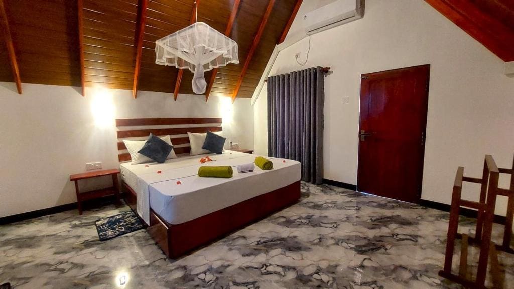 Deluxe King Room room - Image 2