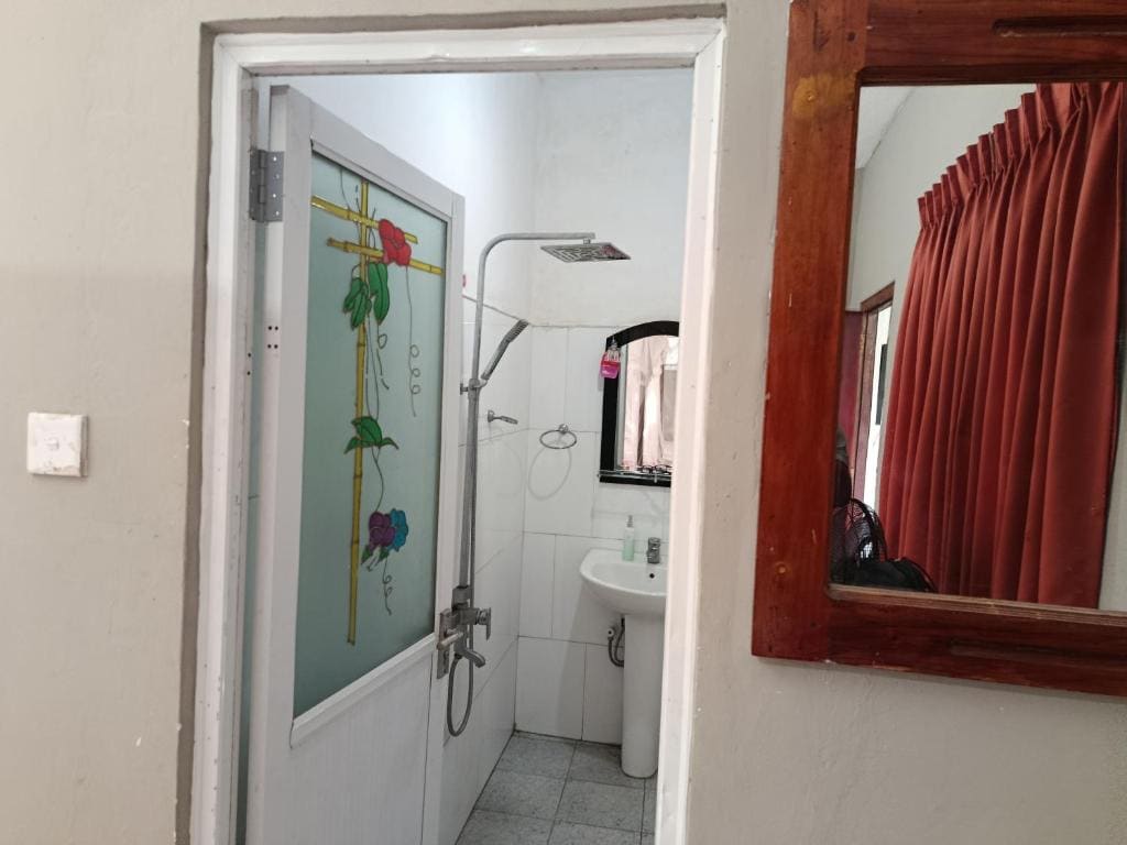Double or Twin Room with Mountain View room - Image 3