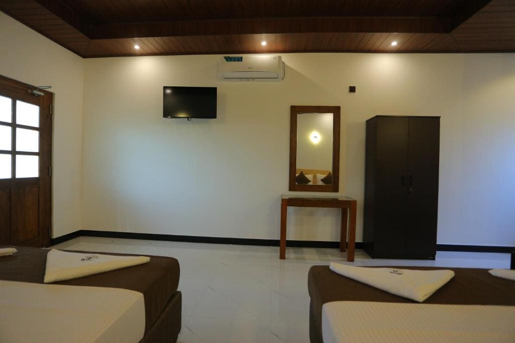 Deluxe Family Room room - Image 3