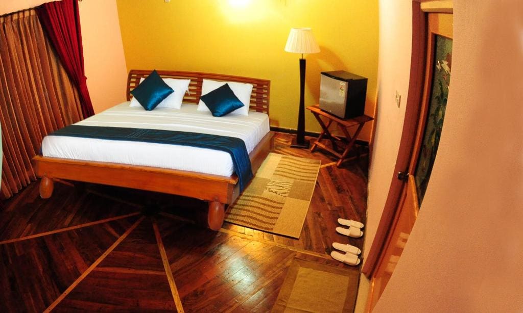 Deluxe Double Room with Balcony room - Image 3