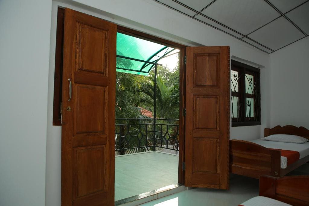 Double Room with Balcony (3 Adults) room - Image 1