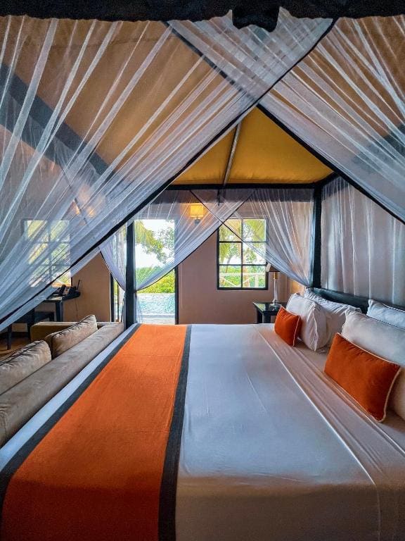 Plunge Pool Suite - Jungle & Ocean View room - Image 2