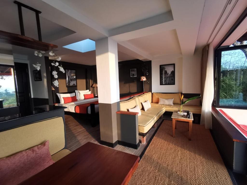 Emerald Suite - Jungle & Ocean View room - Image 2
