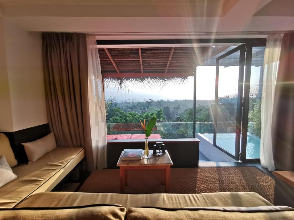 Emerald Suite - Jungle & Ocean View room - Image 3