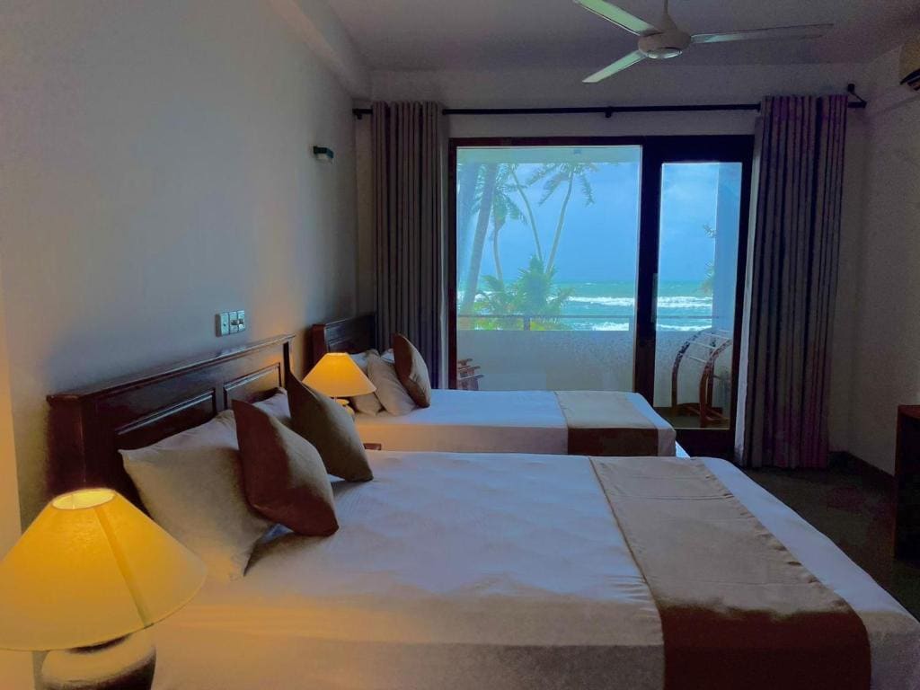 Deluxe Triple Room with Sea View room - Image 2
