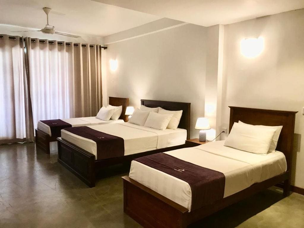 Deluxe Double Room with Balcony and Sea View room - Image 3