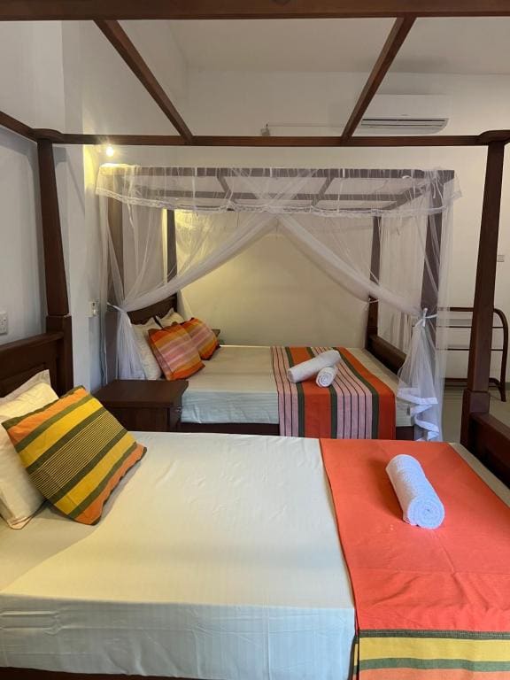 Luxury Triple Room room - Image 2