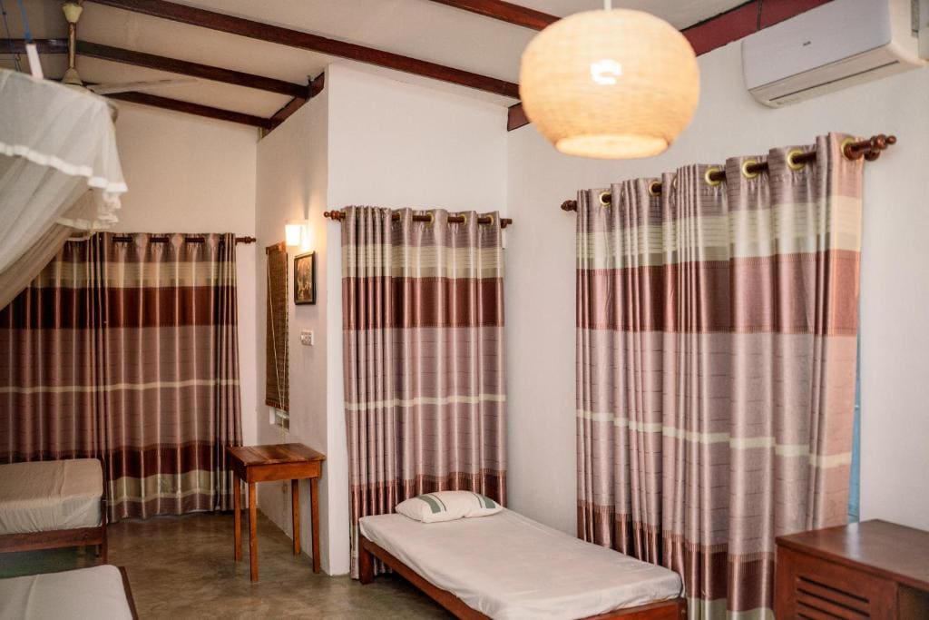 Family Room with Balcony room - Image 3